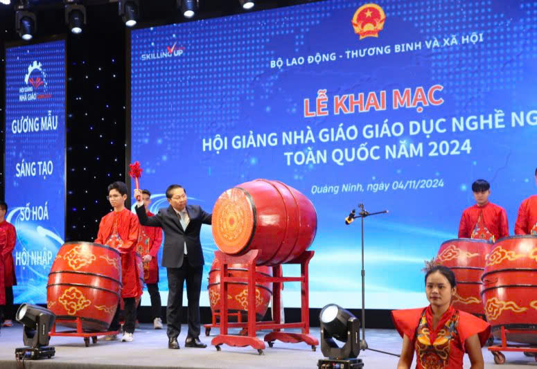 NIỀM TỰ HÀO TỪ HỘI GIẢNG NHÀ GIÁO GDNN TOÀN QUỐC NĂM 2024, TẤM GƯƠNG CỦA HAI NHÀ GIÁO TRƯỜNG CAO ĐẲNG NGHỀ PHÚ YÊN